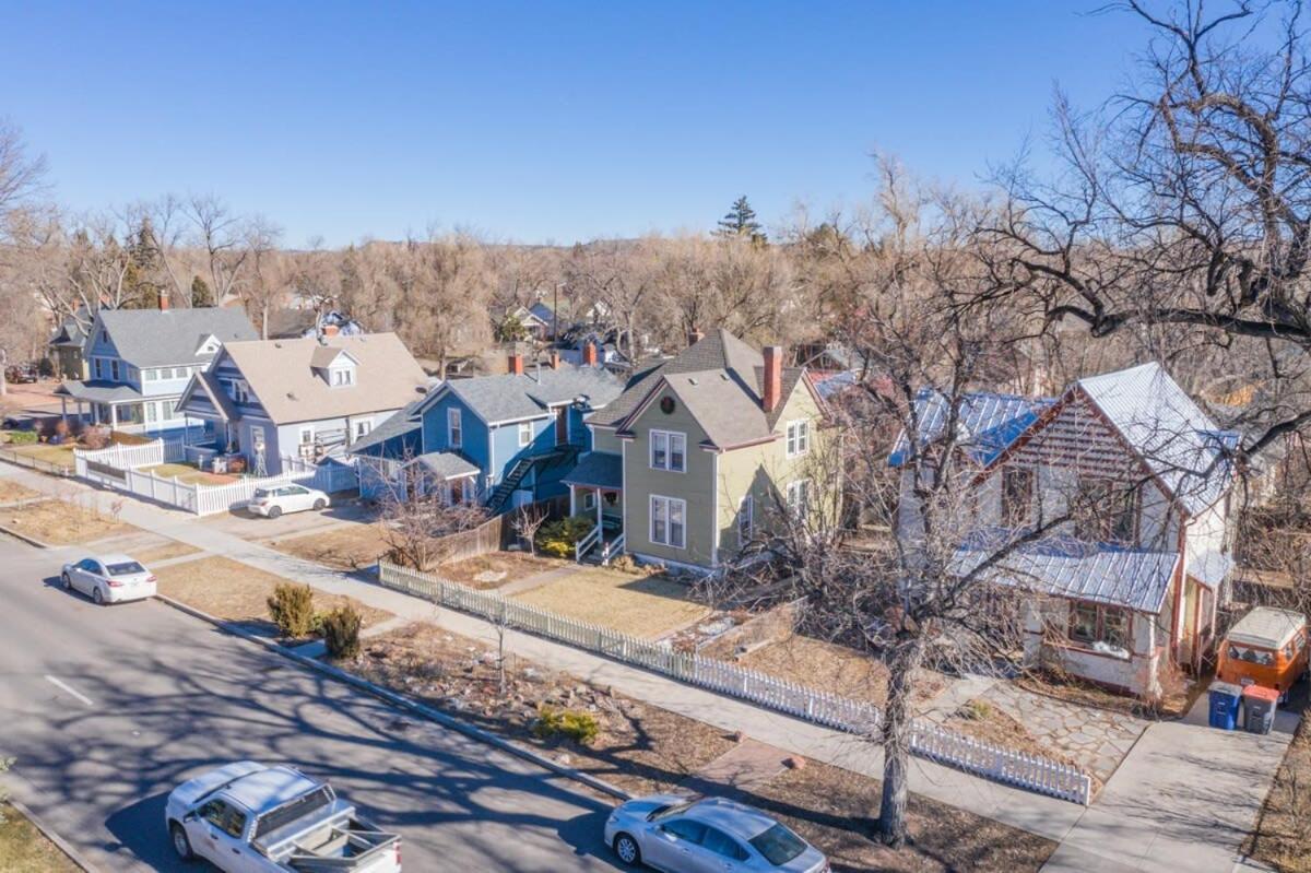 Victorian Charm With Hot Tub & Fire Pit Downtown Villa Colorado Springs Exterior photo