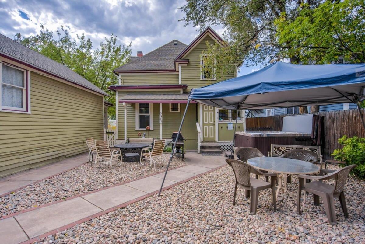 Victorian Charm With Hot Tub & Fire Pit Downtown Villa Colorado Springs Exterior photo